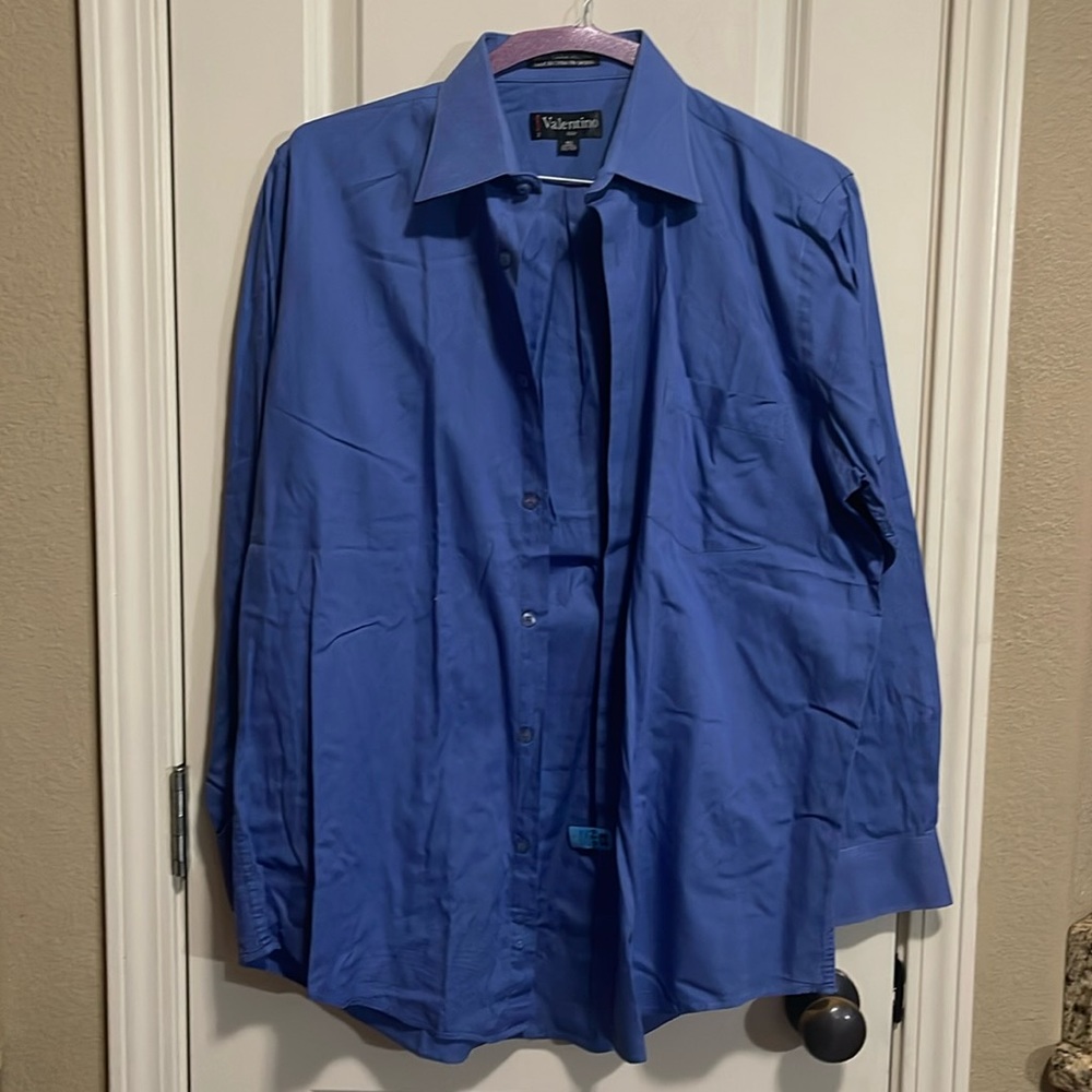 Mens button up dress shirt periwinkle blue size 15.5. 32/33